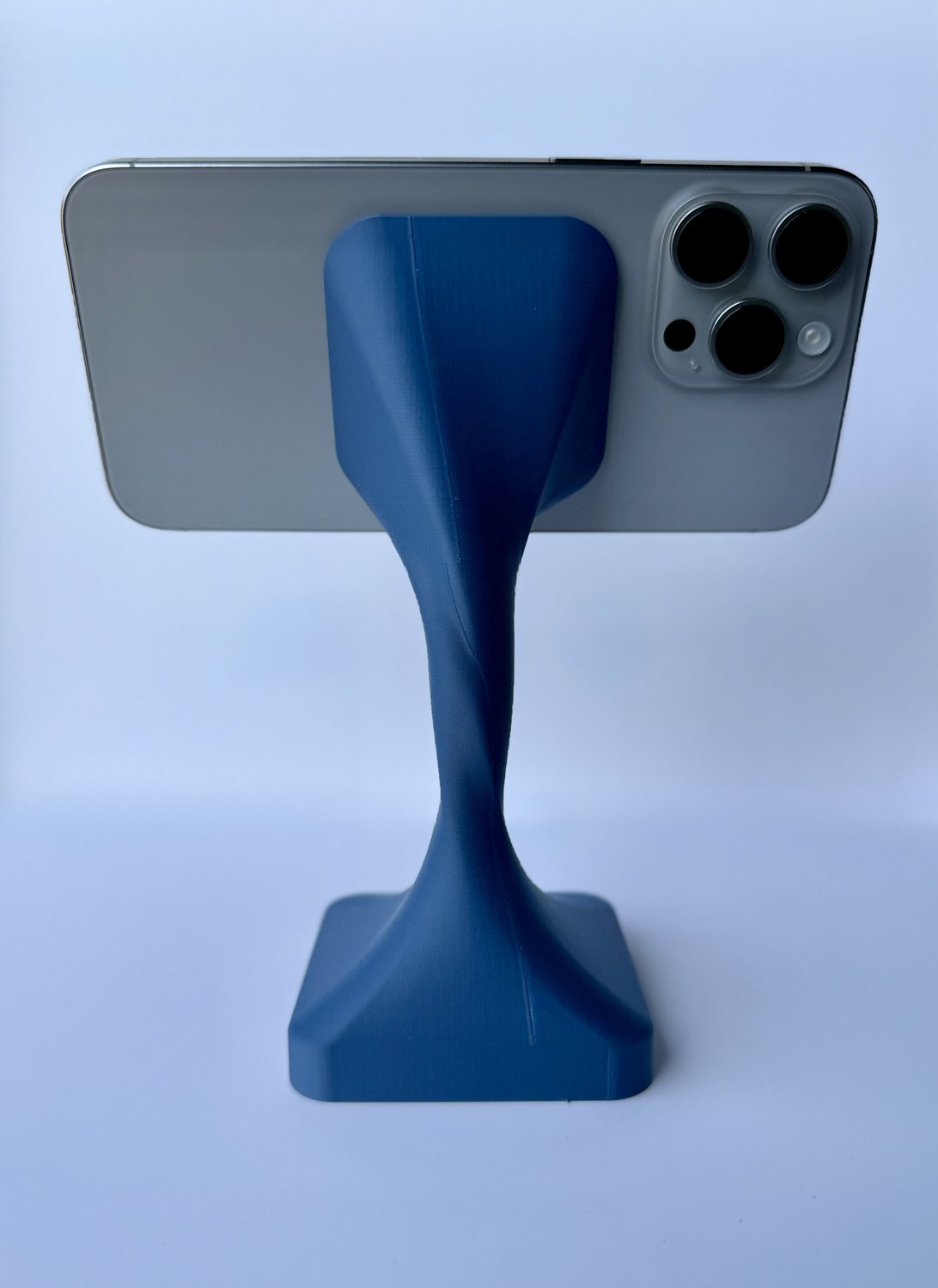 iPhone snapping onto the finished MagSafe mount
